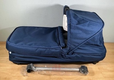 Easywalker Sky Babywanne / Moseskorb dunkelblau mit Kinderwagen Adapterstange