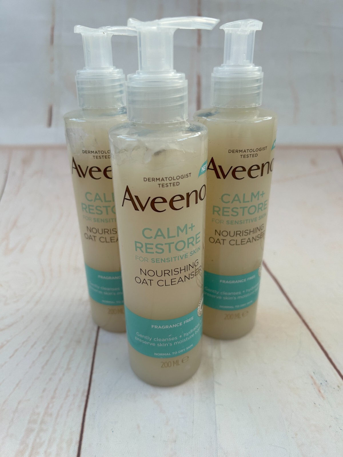 Aveeno Calm + Restore Nourishing Oat Cleanser Normal to dry skin, 3 x 200ml