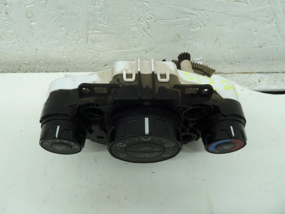 2011 FORD FIESTA ZETEC MK7 1.25L PETROL SNJB 8A6118549 HEATER FAN CONTROL - Image 2 of 4