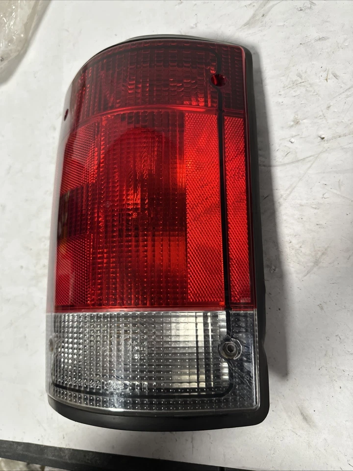 Driver Left Tail Light Fits 05-14 FORD E350 Super Duty Van KK4 - Image 3 of 4