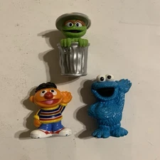 Hasbro Cookie Monster Ernie Sesame Street Workshop Oscar Just Play 3 Figure Lot