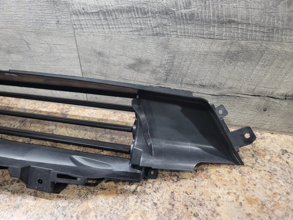 2015-2018 Chrysler 200 Front Active Grille Shutter Assembly With Motor OEM - Image 3 of 4