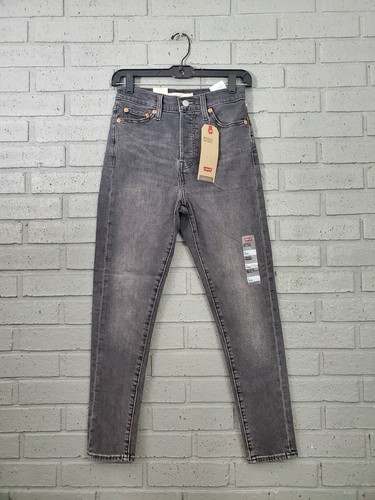 $70 Womens Size 2 | 26x26 Levis Wedgie 