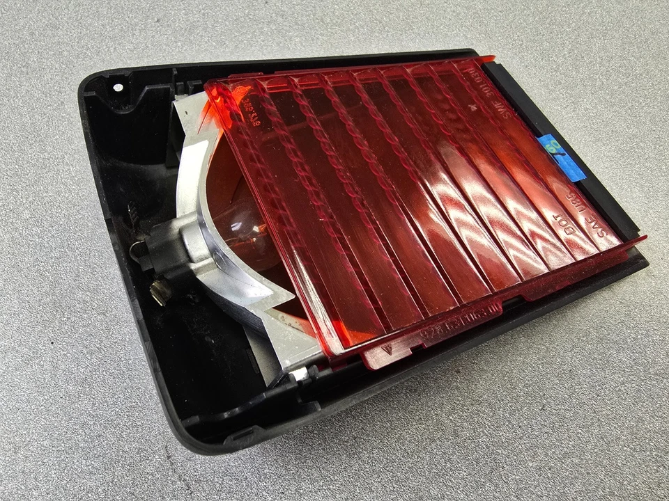 MUY BONITO USADO ORIGINAL GENUINO PORSCHE 928 944 924S 3ª MONTAJE DE LUZ DE FRENO Foto 4 de 4