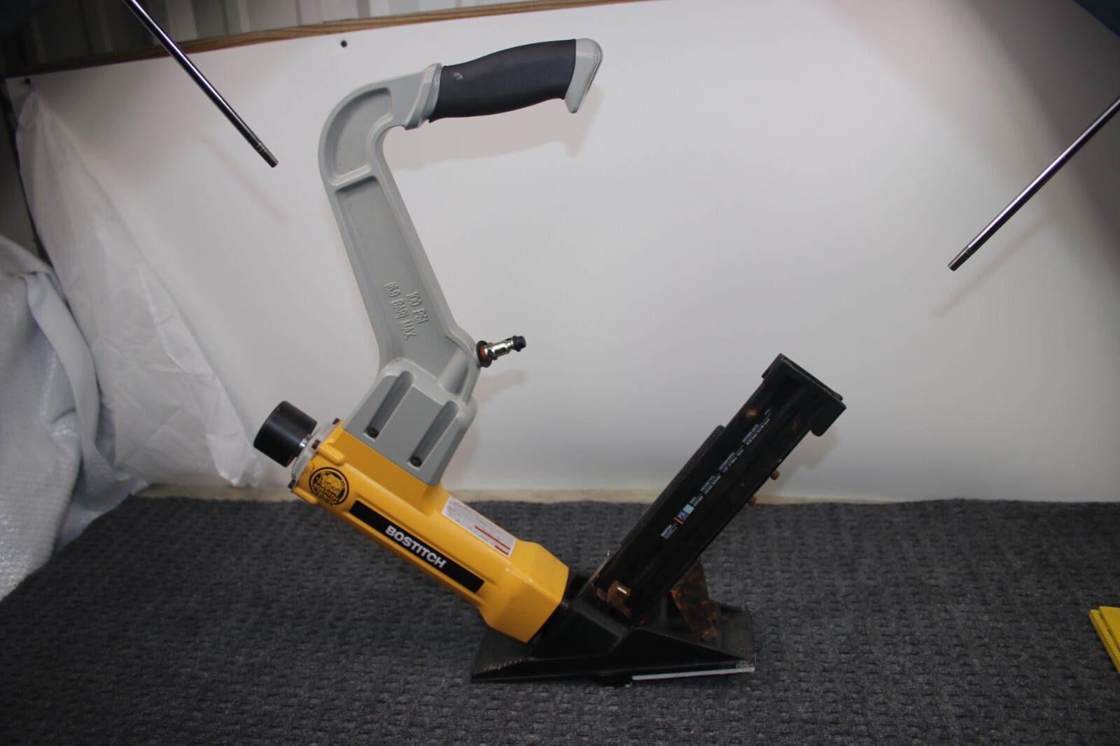 Bostitch Flooring Nailer Pneumatic BTFP12569 1 1/2"2" Tested 2 in 1 No