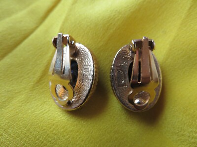 Paire De Boucles D'oreilles En Métal Doré - Occasion En Très Bon état (écrin Taché)