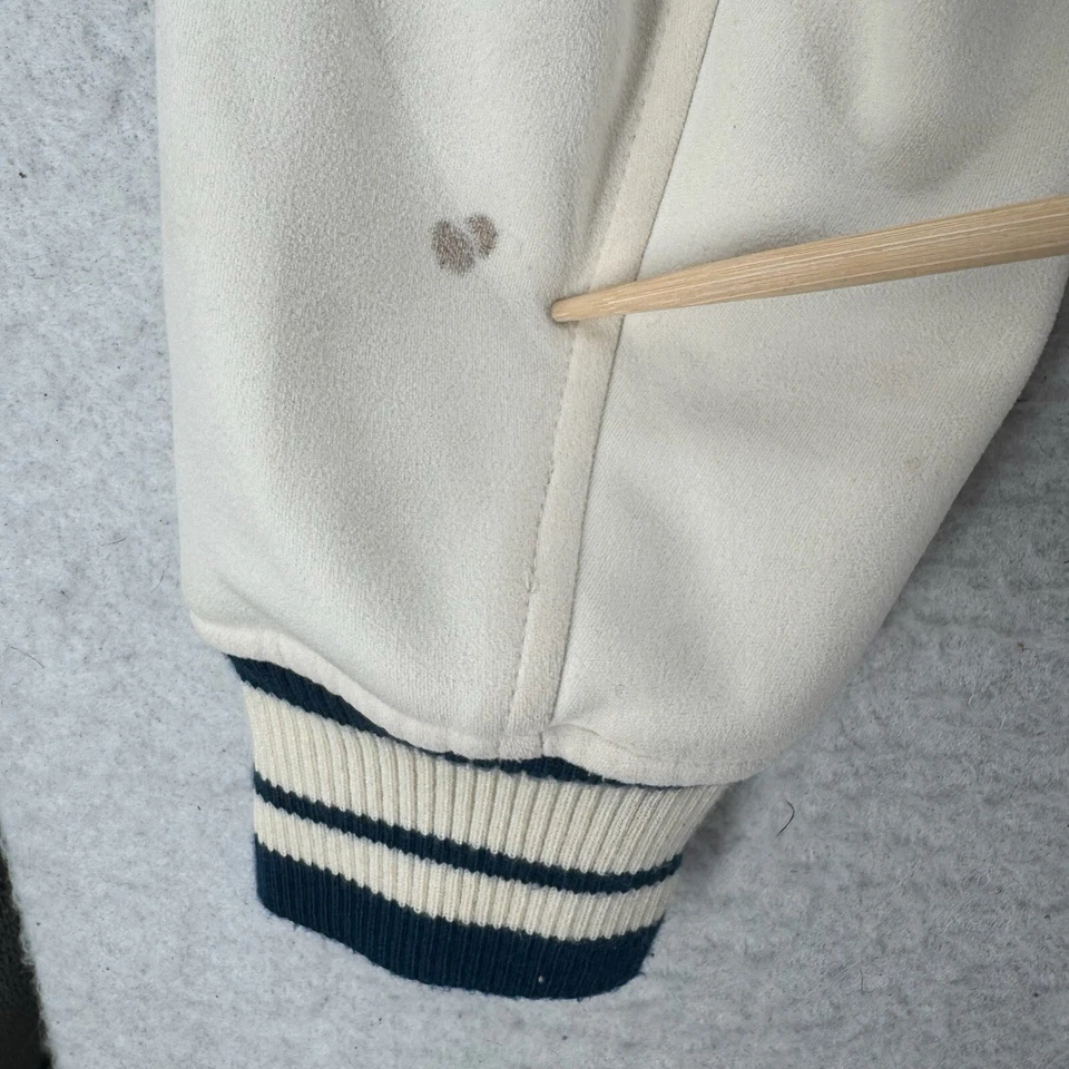 Chaqueta universitaria Zara para hombre pequeña parches bordados bombardero universitario guardabosques béisbol Foto 4 de 4