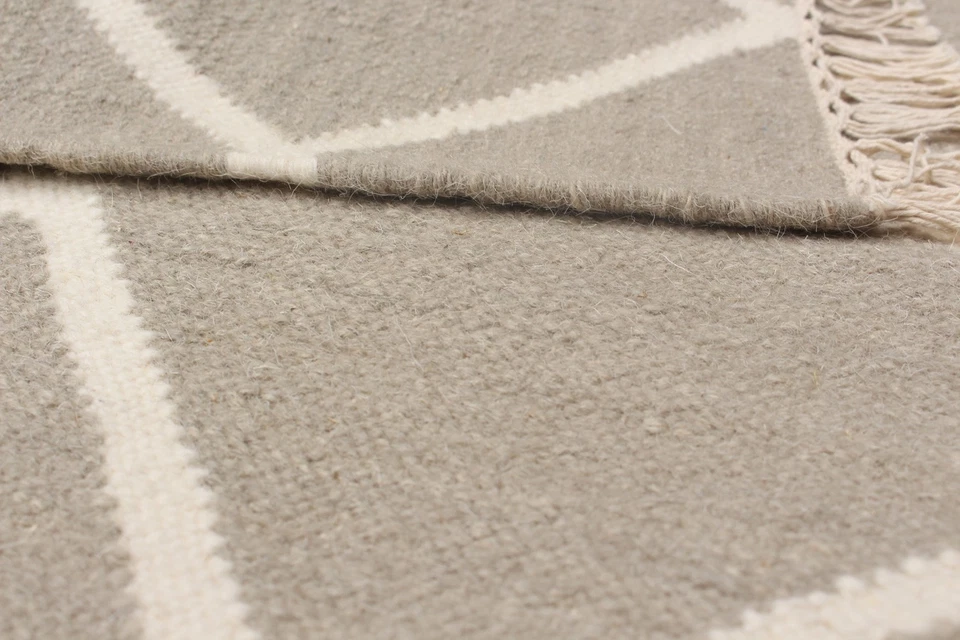 Vintage Hand Woven Traditional Kilim Rug 5'2" x 8'1" Oriental Wool Carpet - Image 3 of 4