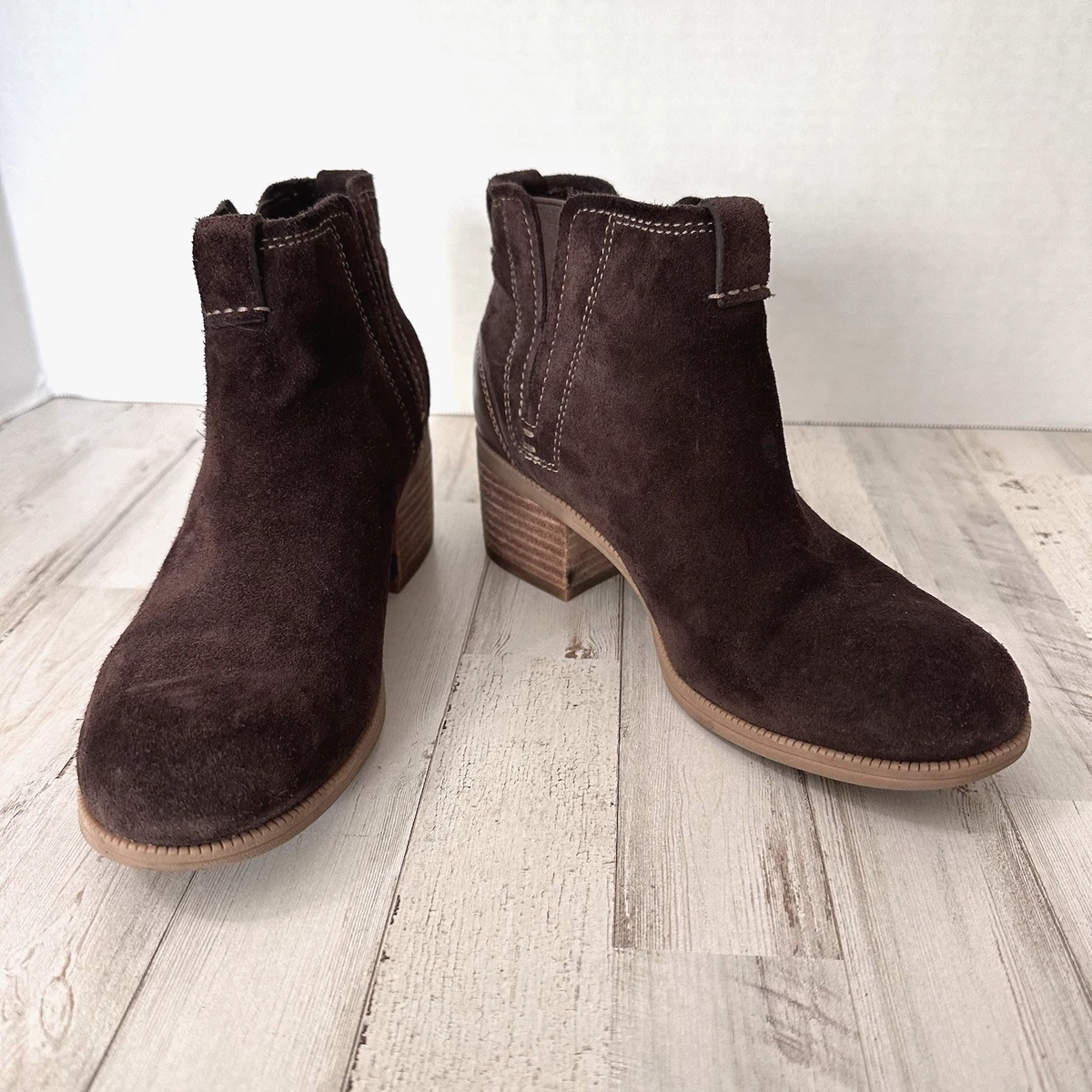Clarks‎ Women’s Suede Chelsea Ankle Boots Taupe Size 7 Comfort Low Heel Pull On Clarks Suede Low (1-1.9 in) Heel Height Boots for Women for  main image 4