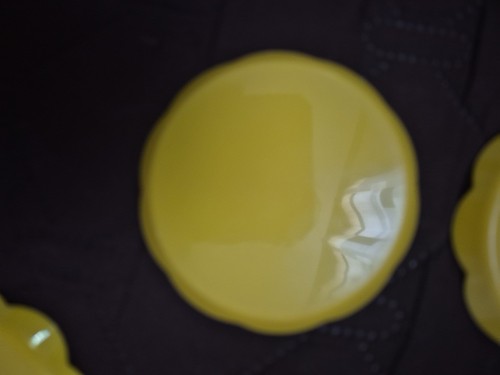 Vintage Lot 3.25" Hard Plastic Yellow Flower Coaster Set of 7 - Picture 4 of 5