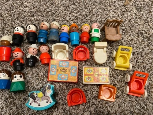 LOT OF 26 VINTAGE FISHER PRICE LITTLE PEOPLE WOOD & PLASTIC FIGURES