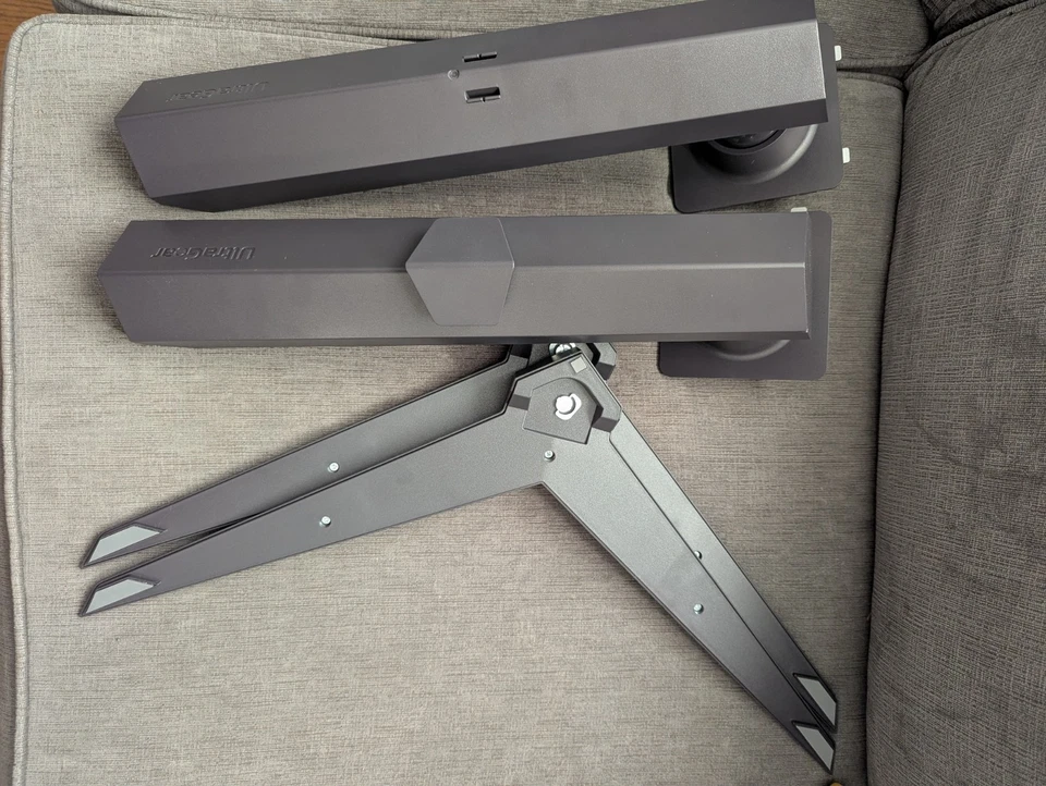 Base de soporte para monitor LG 32GQ750-B negra Foto 2 de 2