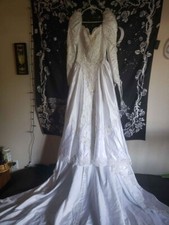 vintage wedding dress 80s with veil and necklace in box 