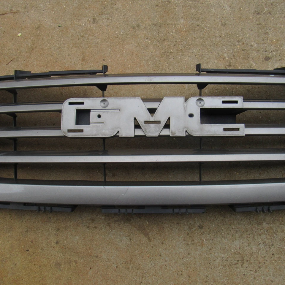Grelha 2011 2012 2013 GMC SIERRA 1500 FABRICANTE DE EQUIPAMENTO ORIGINAL 25809478 - Imagem 2 de 4
