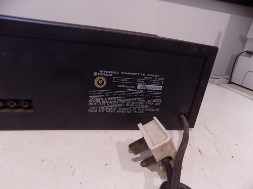 Hitachi D-220 Stereo Cassette Deck FAULTY Sold as SPARES/PARTS - Picture 8 of 9