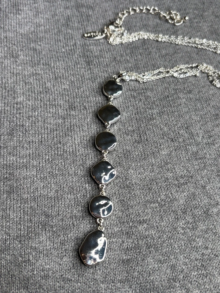 Collar Colgante Largo Style & Co Tonos de Azul 2 Cadenas Tono Plateado Foto 3 de 4