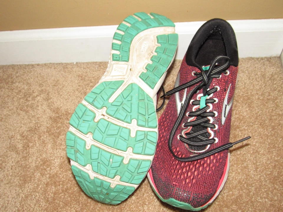 Кроссовки беговые BROOKS GHOST 11 женские размер 9 B средние черные розовые б/у в отличном состоянии спортивные - Изображение 4 из 4