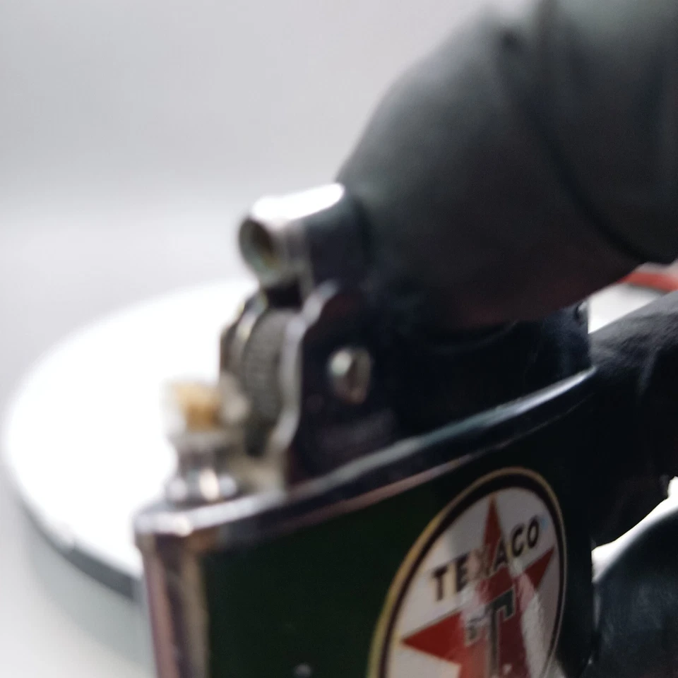 Encendedor de gasolina vintage Texaco de gas y aceite con anuncio plano de doble cara - sin encender - RARO Foto 2 de 4