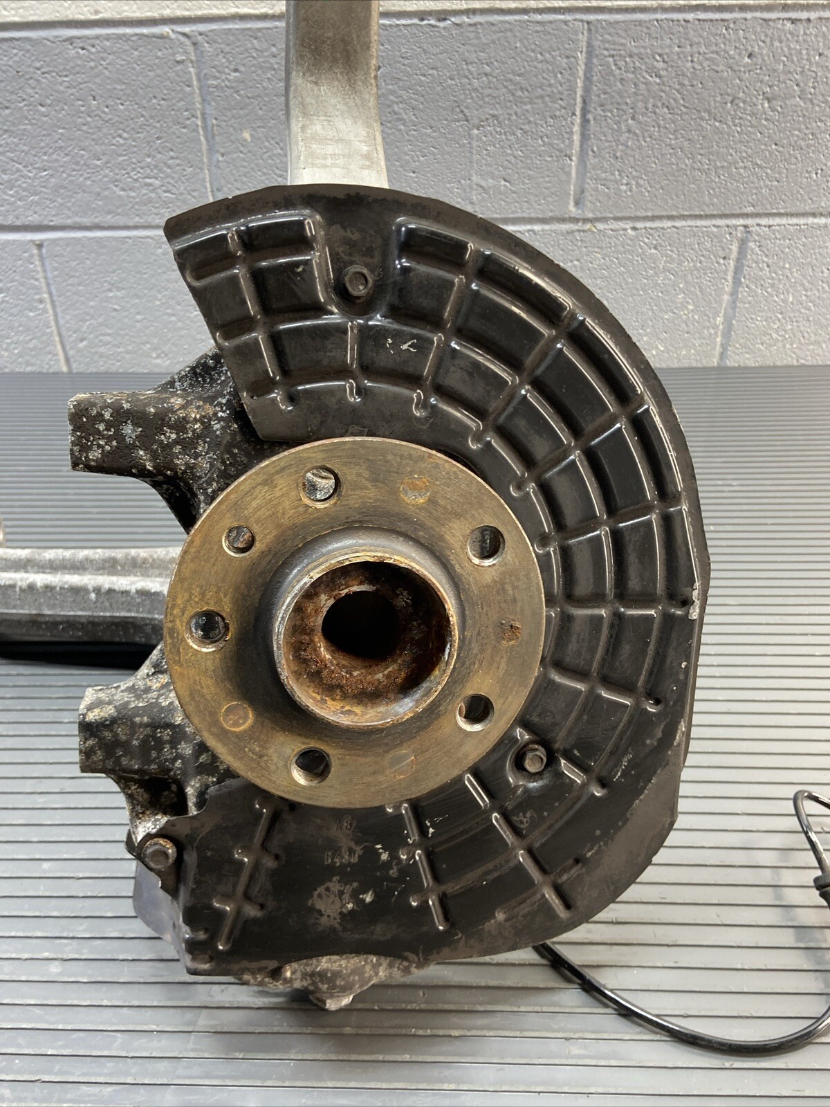 2017-2023 Maserati Ghibli M157 RWD Front Left Spindle Knuckle 57k Mil OEM