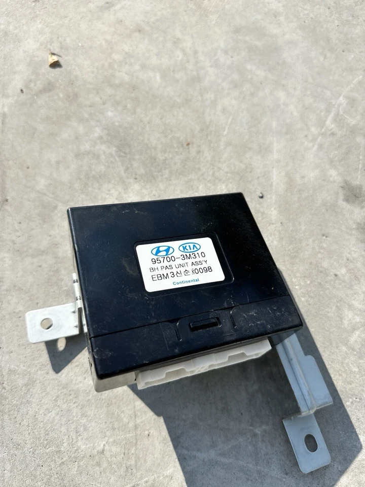 Hyundai Genesis 2009-2014 sedán módulo de ayuda de estacionamiento inverso usado 95700-3M310 OEM Foto 2 de 3