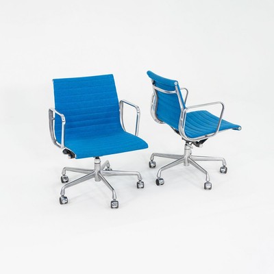 2003 Herman Miller Eames Aluminum Group Management Desk Chairs in Blue 17x Avail