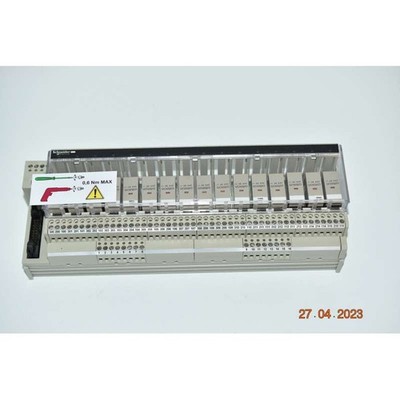 Schneider Modicon ABE7R16T332 Relais-Steckplatz Basis 16 Kanäle