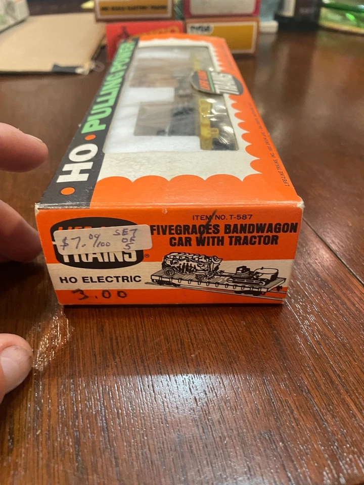 Vintage Life-Like HO  #T-587 Five Graces Bandwagon Car with Tractor circus car - Image 4 of 4