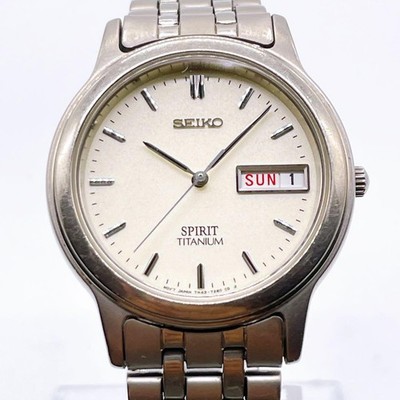 Seiko Spirit Titanium 7N43-7150 Quartz Off-White Uhr aus Japan
