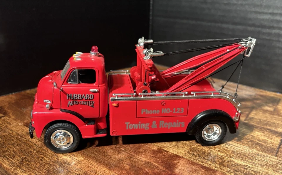First Gear 1952 GMC Heavy Duty Wrecker Hubbard Auto Center 1:34 Scale (WB) - Image 2 of 4