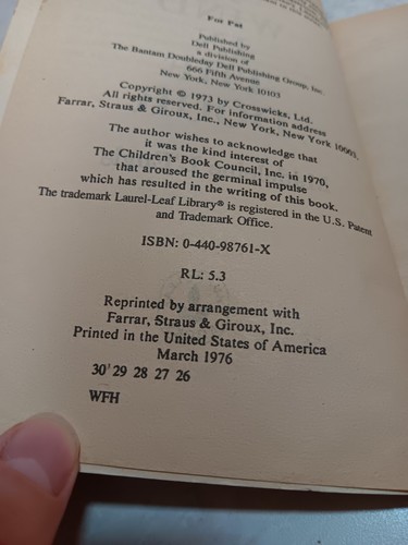 A Wind in the Door by Madeleine L'Engle, 1976 Paperback Book. some wear some old - Picture 8 of 10