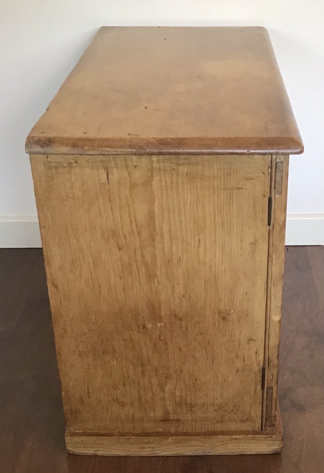 Victorian, Solid Pine, 2Door With Fixed 5Section Interior, Kitchen