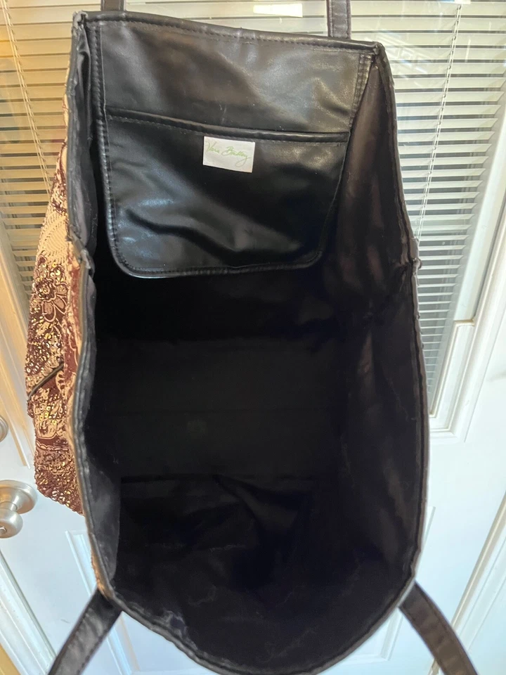 "Bolso de Hombro Vera Bradley Paisley Lentejuelas Negro Blanco 21x14x6"" Raro Leer Usado en Excelente Condición" Foto 4 de 4