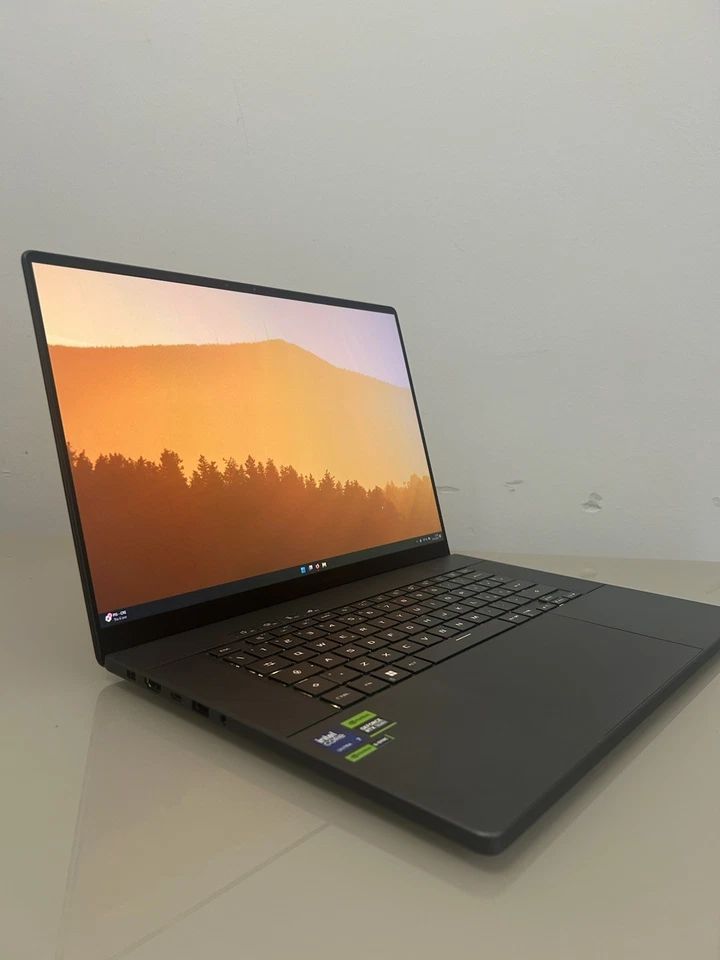 Asus ROG ZEPHYRUS g16 RTX 4070 - Immagine 2 di 4