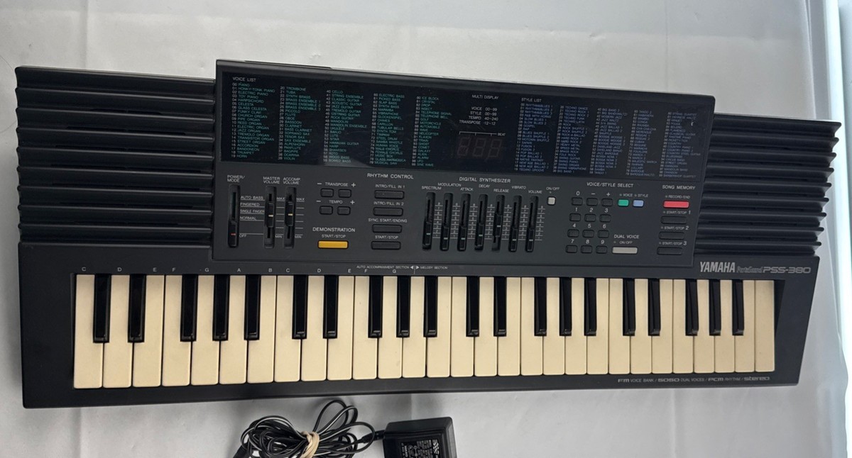 Yamaha PortaSound PSS-380 FM Digital Synthesizer Keyboard Vintage