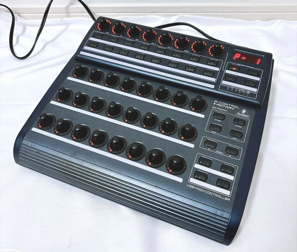 Controlador Behringer BCR2000 B-Control USB MIDI Foto 2 de 4