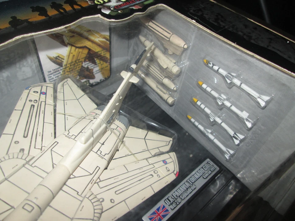 forces of valor 1/72 U.K PANAVIA TORNADO GR.1 KUWAIT 1991!! NUOVO!! - Immagine 4 di 4