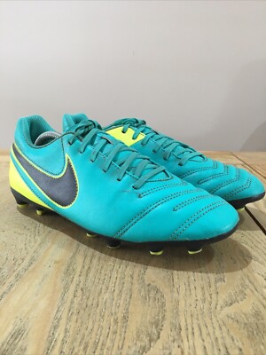 nike tiempo moulded studs