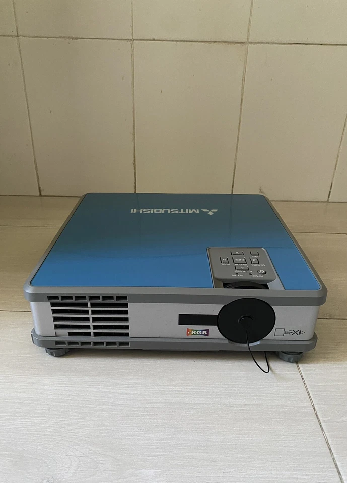 Proyector Mitsubishi XL4U ColorView - Imagen 1 de 4