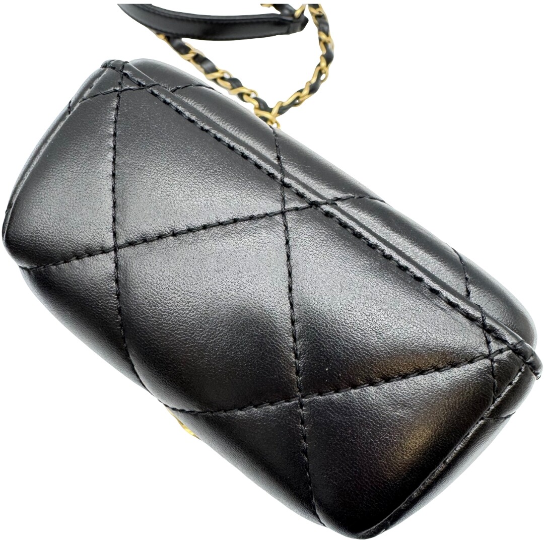 Auth CHANEL CC Matelasse Box-Shaped Lamb Skin Chain Shoulder Auth CHANEL CC Matelasse Box-Shaped Lamb Skin Chain Shoulder