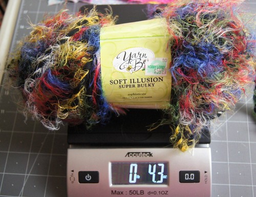 Yarn Bee Soft Illusions Supery Bulky Yarn 4 Oz Skein Sophisticate - Picture 3 of 3