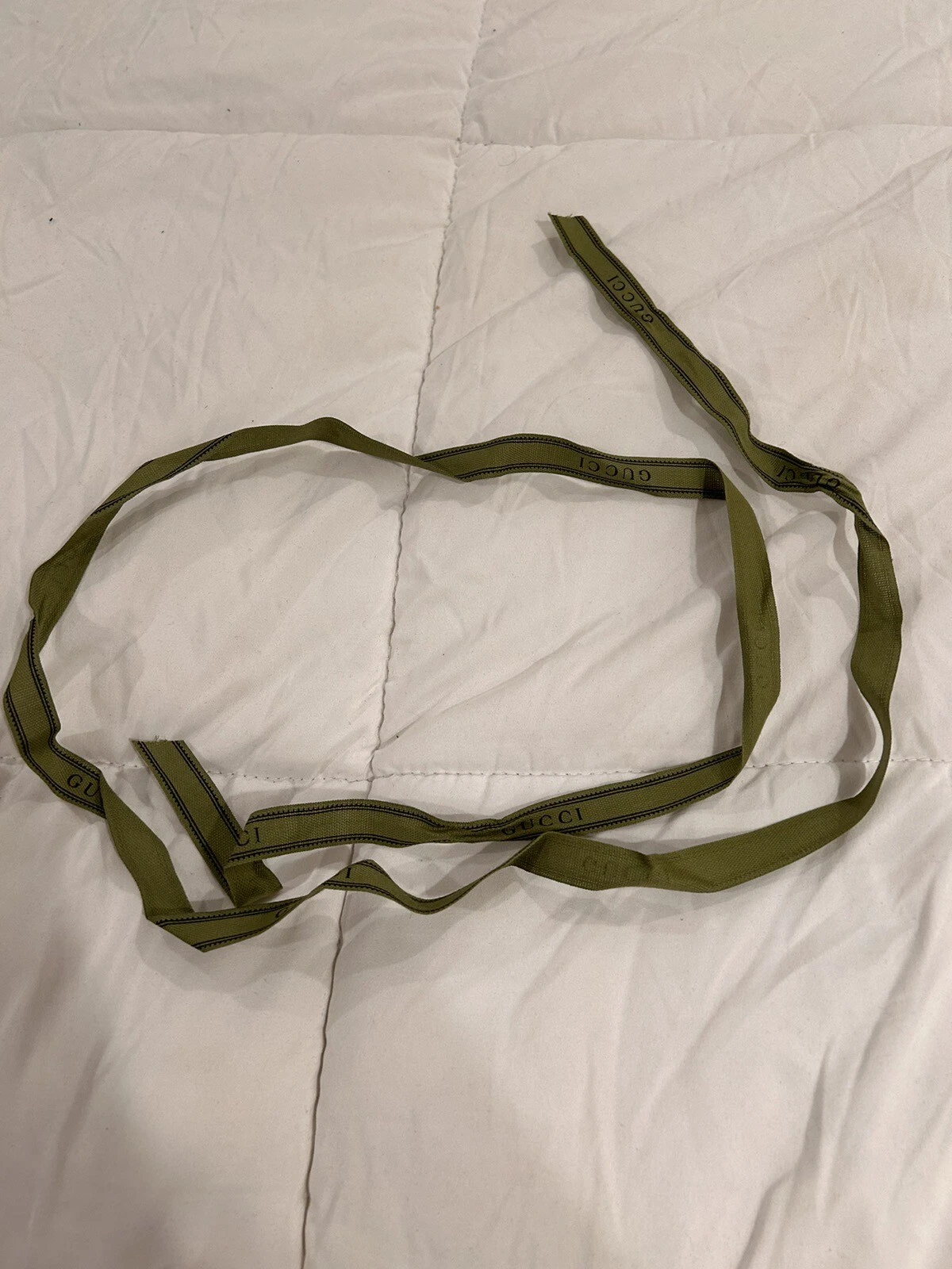 RUBAN vert GUCCI   d'une petite boîte à foulards