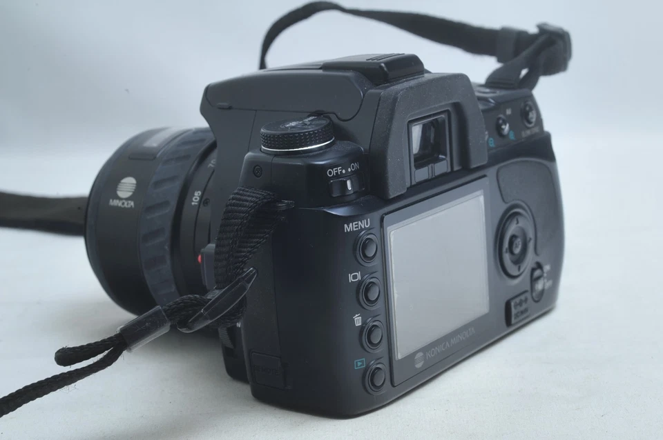 @ SakuraDo @ Konica Minolta Dynax 5D 6.1MP CCD DSLR Camera + 35-105mm f3.5-4.5 - Image 3 of 4