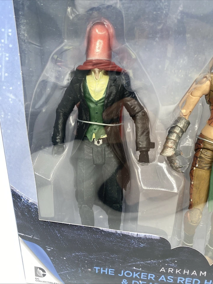 Figuras DC Collectibles Batman Arkham Origins Capucha Roja Cabeza de Cobre y Golpe de Muerte Foto 2 de 4