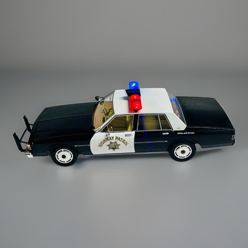 1:18 *CHP 1989 Chevrolet Caprice California Highway Police WORKING LED LIGHTS - Picture 2 of 8