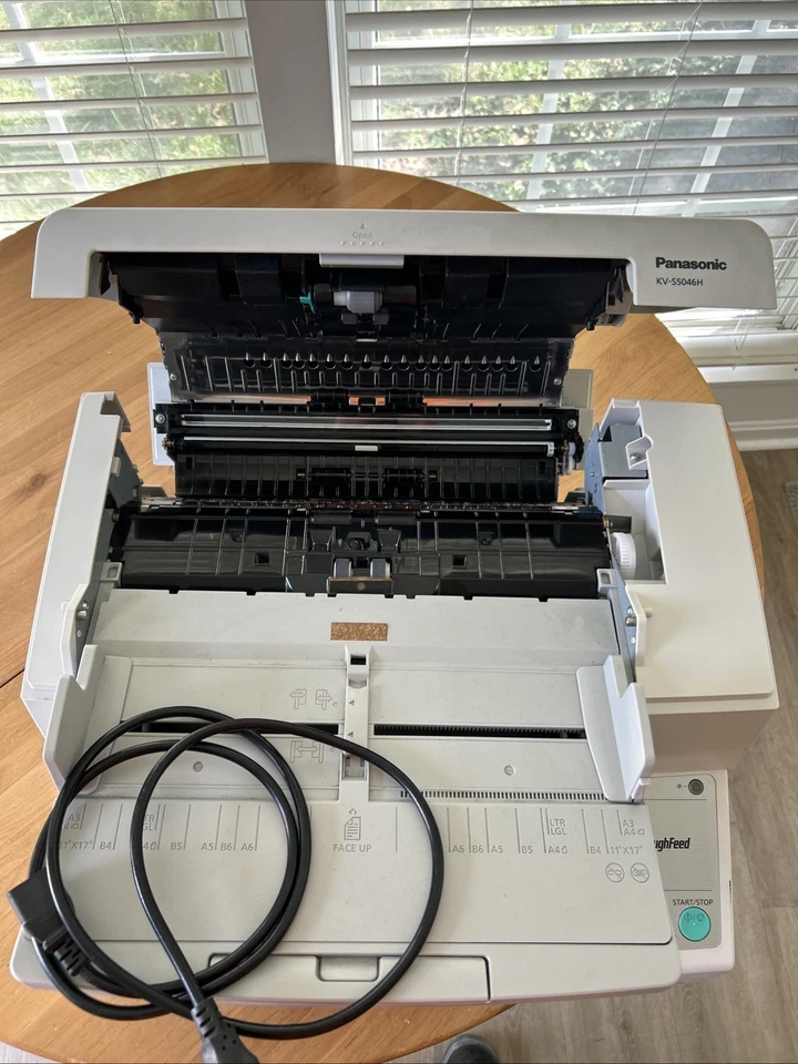 Escáner de documentos dúplex a color Panasonic KV-S5046H de alta velocidad Foto 2 de 4