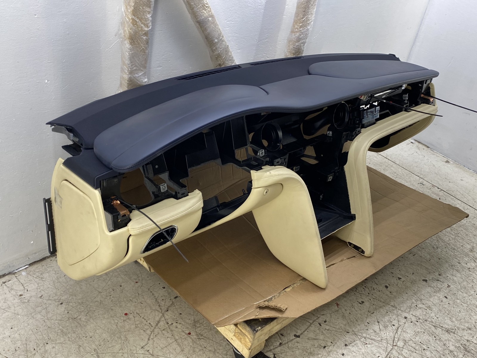 2010-2020 BENTLEY MULSANNE FRONT DASHBOARD INSTRUMENT PANEL BEIGE W/BLUE LEATHER