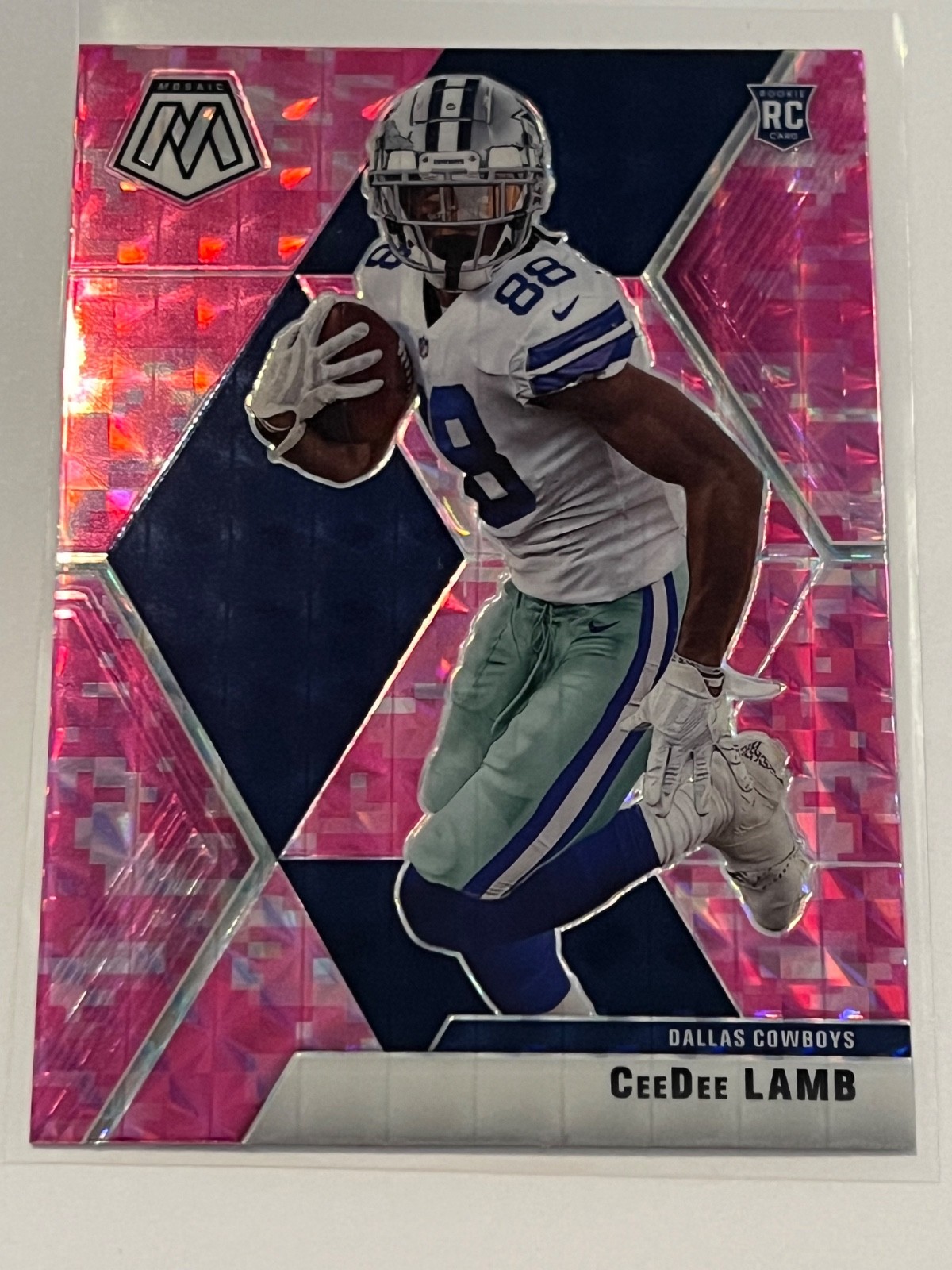2020 Panini Mosaic - Rookies CeeDee Lamb #207 Camo Pink Mosaic Prizm (RC)