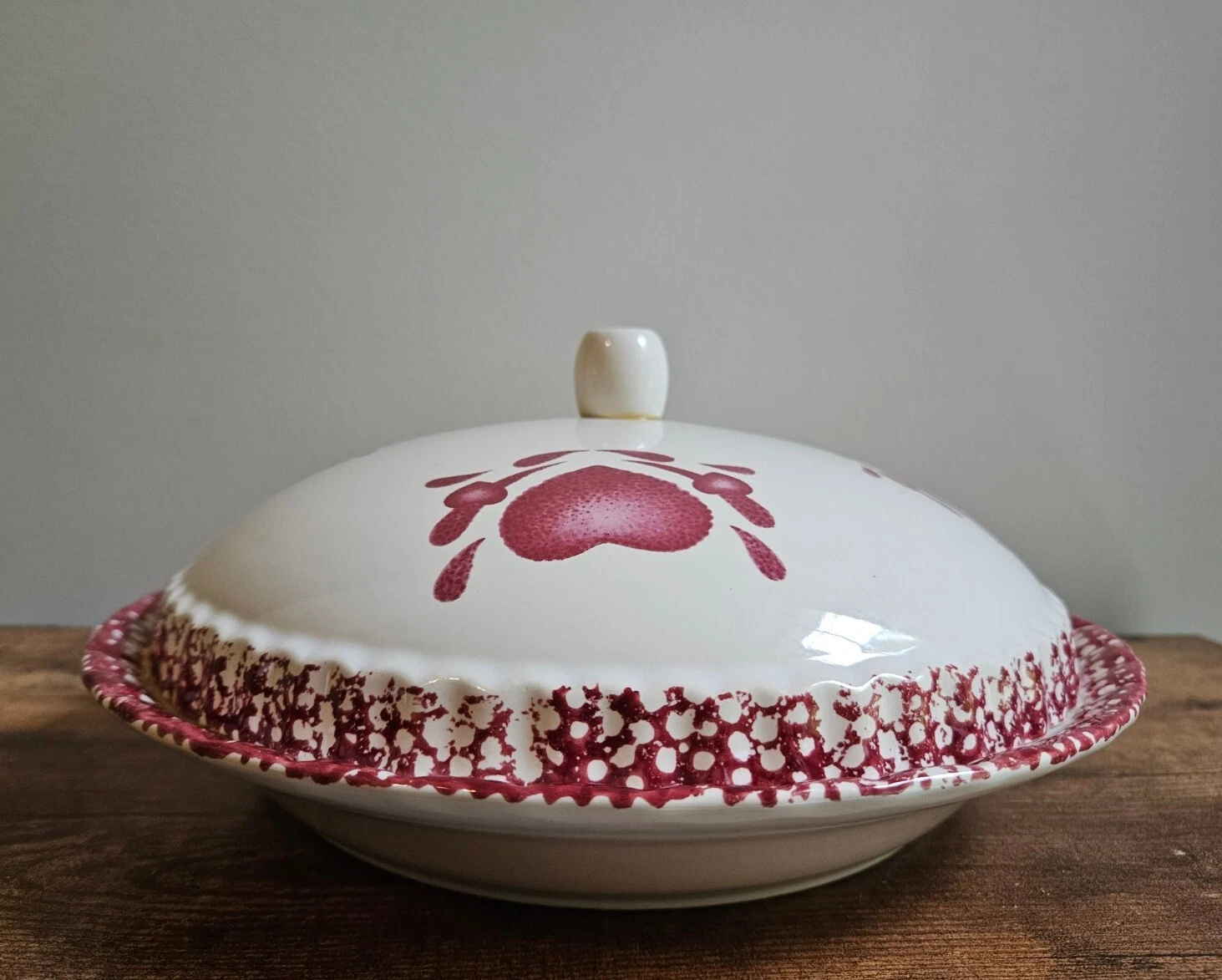 Vintage Ceramic Pie Saver Red and Cream Hearts Sponge Design Covered Dish 11"