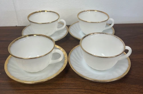 VINTAGE FIRE KING ANCHOR HOCKING 1950'S MILK GLASS TEA CUPS AND SAUCERS SET OF 4