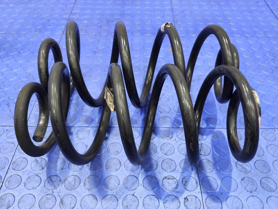 Juego de dos muelles helicoidales de suspensión trasera Chevy Tahoe Suburban 15-20 20985932 Foto 4 de 4